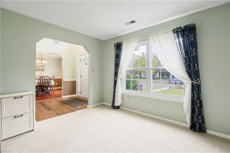 Photo 11 of 46 residential for sale in Chesapeake virginia