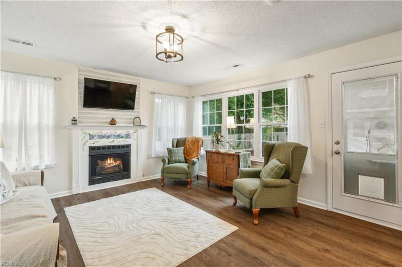 Photo 16 of 46 residential for sale in Chesapeake virginia