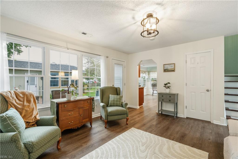Photo 17 of 46 residential for sale in Chesapeake virginia