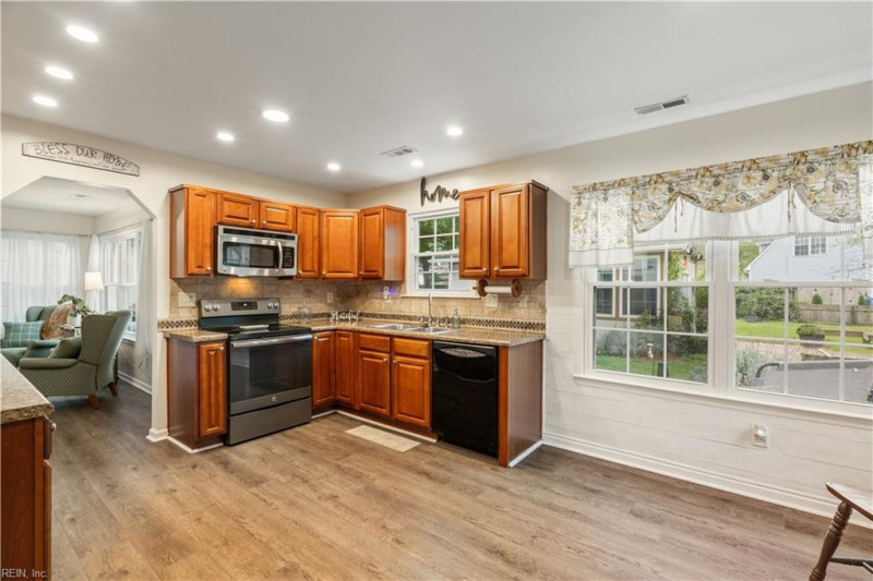 Photo 18 of 46 residential for sale in Chesapeake virginia