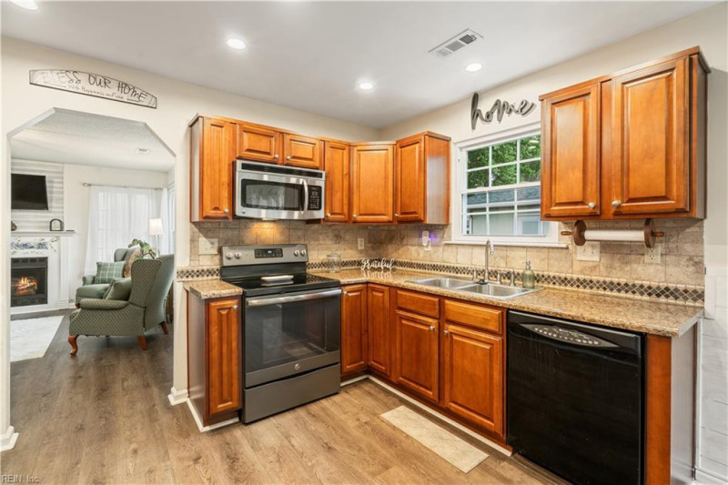 Photo 20 of 46 residential for sale in Chesapeake virginia