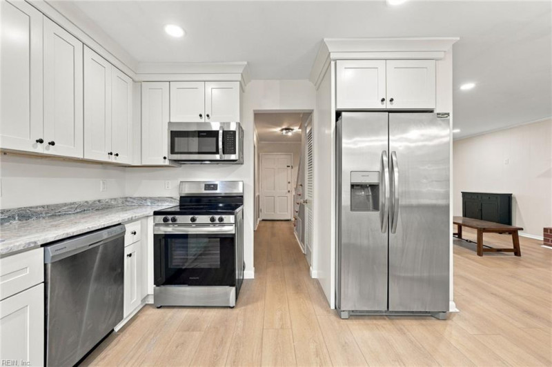 Photo 10 of 38 residential for sale in Virginia Beach virginia