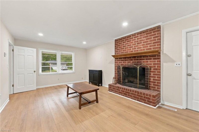 Photo 12 of 38 residential for sale in Virginia Beach virginia