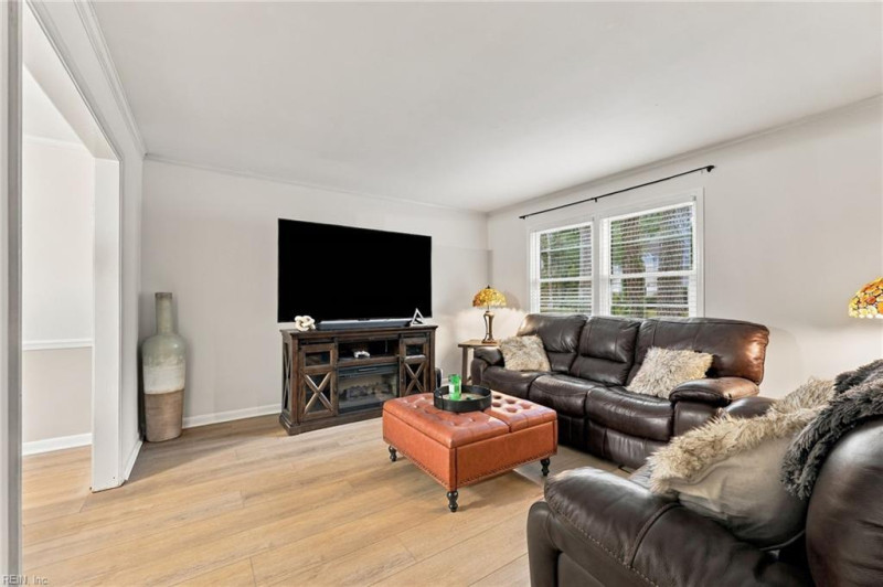 Photo 4 of 38 residential for sale in Virginia Beach virginia