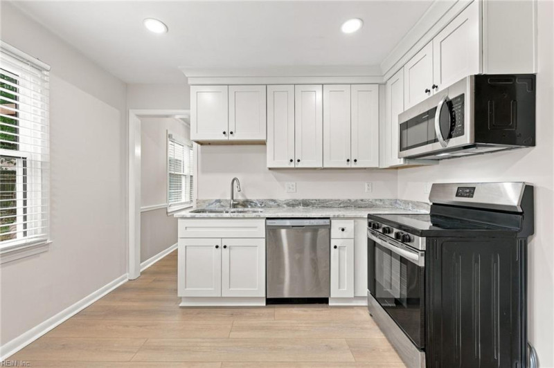Photo 9 of 38 residential for sale in Virginia Beach virginia