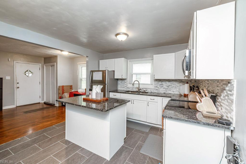 Photo 11 of 47 residential for sale in Portsmouth virginia