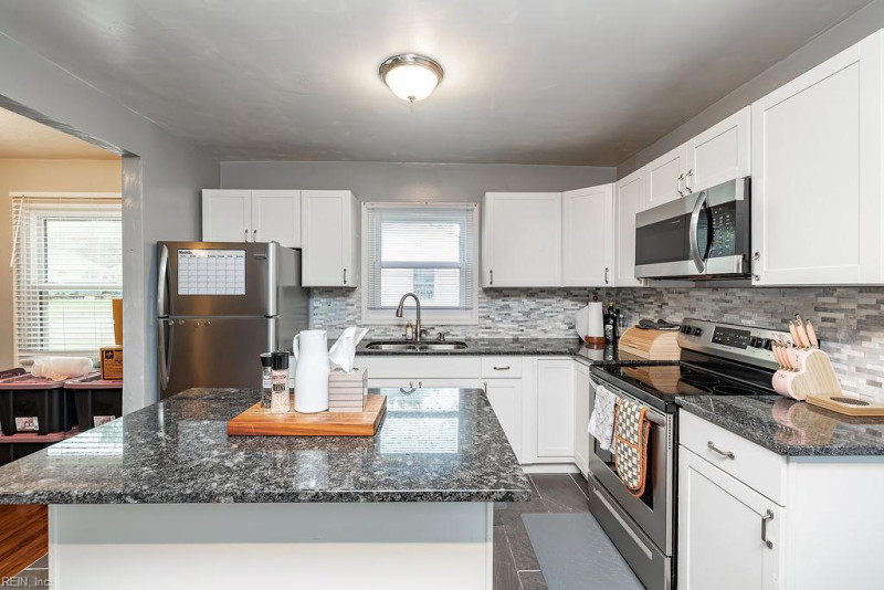 Photo 12 of 47 residential for sale in Portsmouth virginia