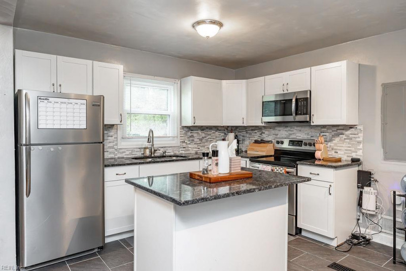 Photo 13 of 47 residential for sale in Portsmouth virginia
