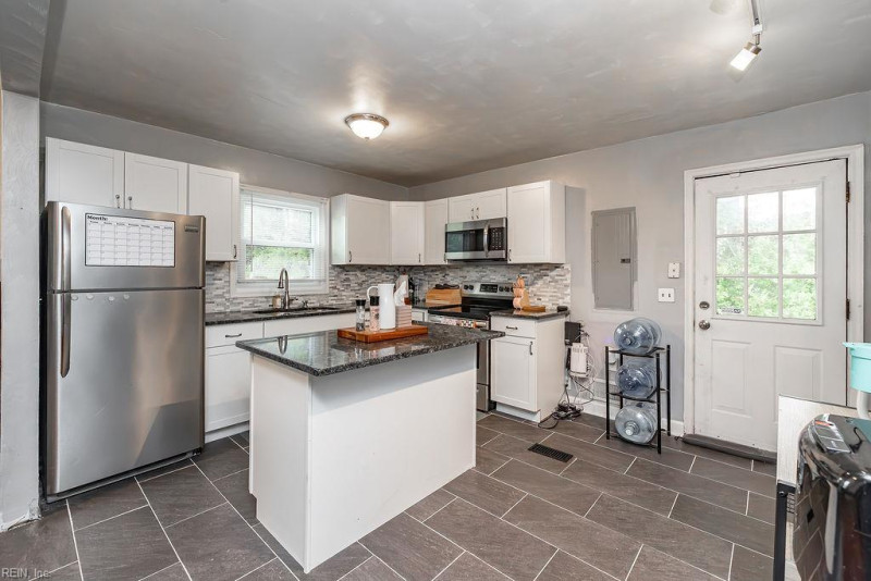 Photo 14 of 47 residential for sale in Portsmouth virginia