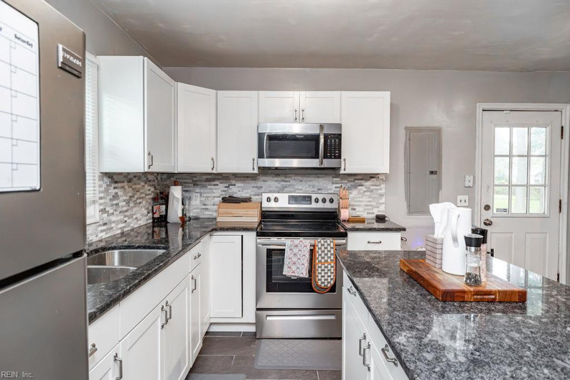 Photo 15 of 47 residential for sale in Portsmouth virginia