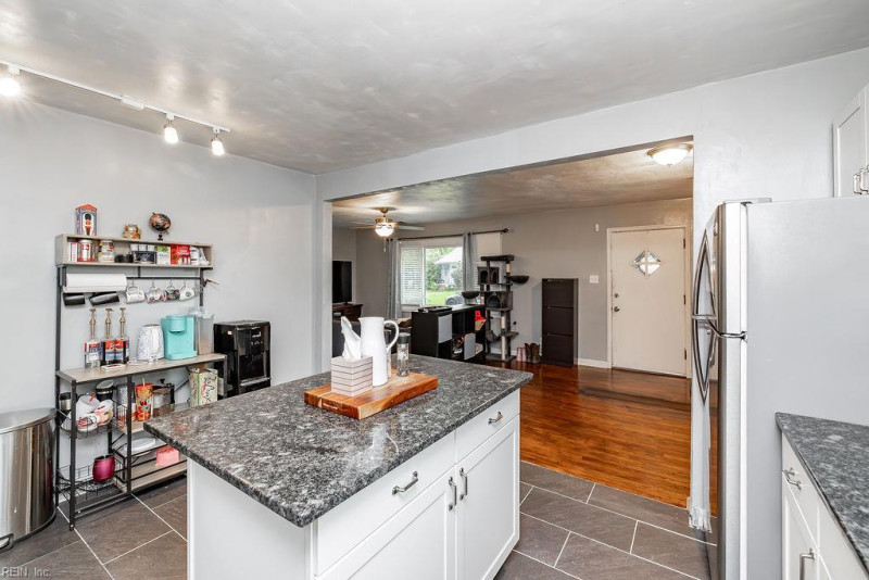 Photo 18 of 47 residential for sale in Portsmouth virginia