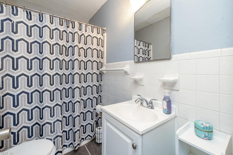 Photo 27 of 47 residential for sale in Portsmouth virginia