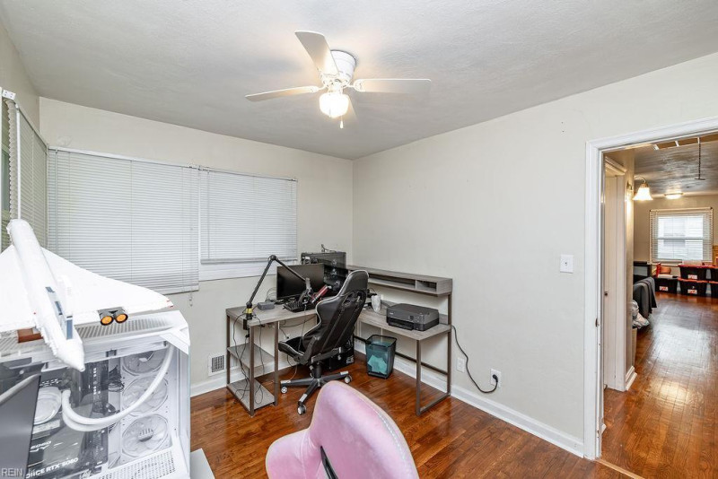 Photo 28 of 47 residential for sale in Portsmouth virginia