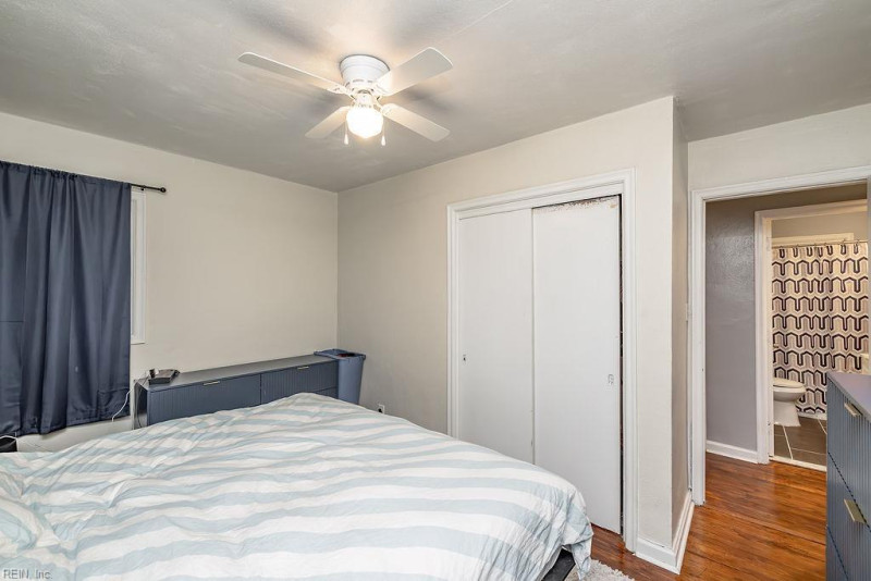 Photo 33 of 47 residential for sale in Portsmouth virginia