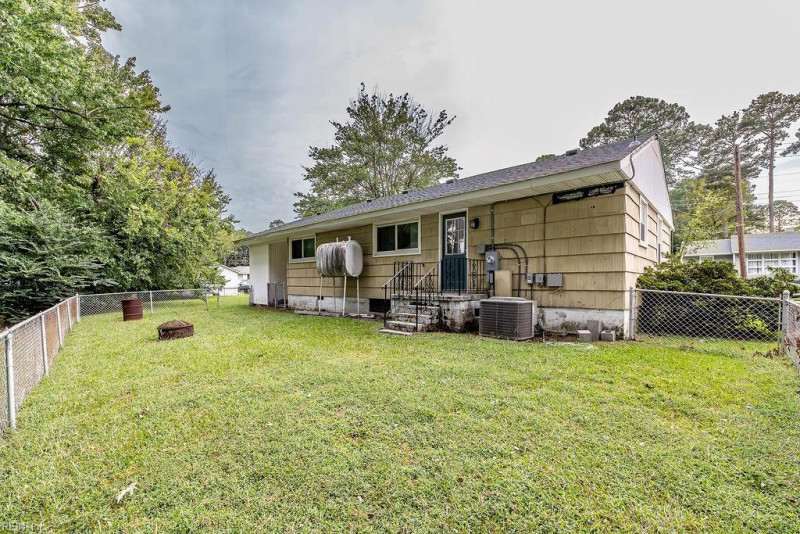 Photo 34 of 47 residential for sale in Portsmouth virginia