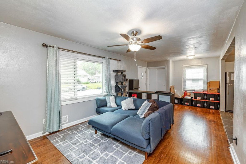Photo 4 of 47 residential for sale in Portsmouth virginia
