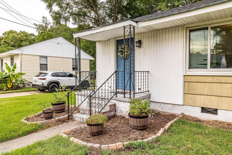 Photo 43 of 47 residential for sale in Portsmouth virginia