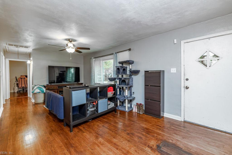 Photo 8 of 47 residential for sale in Portsmouth virginia