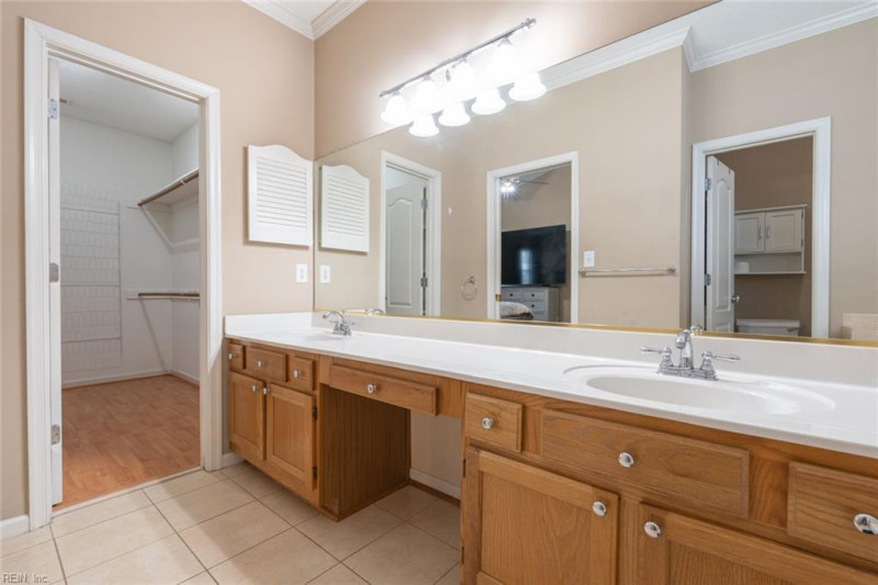 Photo 14 of 25 residential for sale in Chesapeake virginia