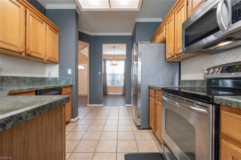 Photo 5 of 25 residential for sale in Chesapeake virginia