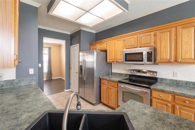 Photo 6 of 25 residential for sale in Chesapeake virginia