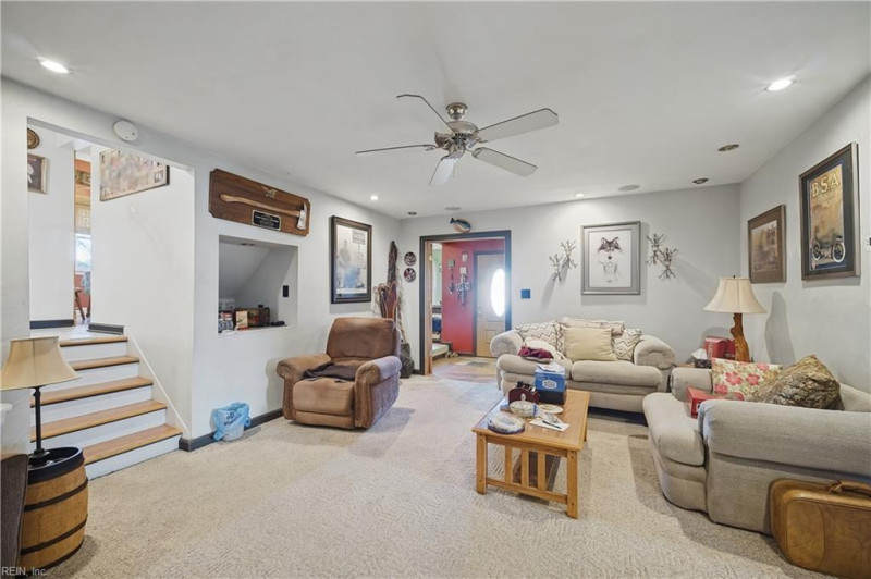 Photo 10 of 43 residential for sale in Virginia Beach virginia