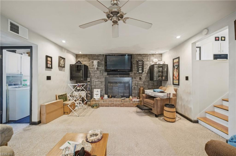 Photo 12 of 43 residential for sale in Virginia Beach virginia