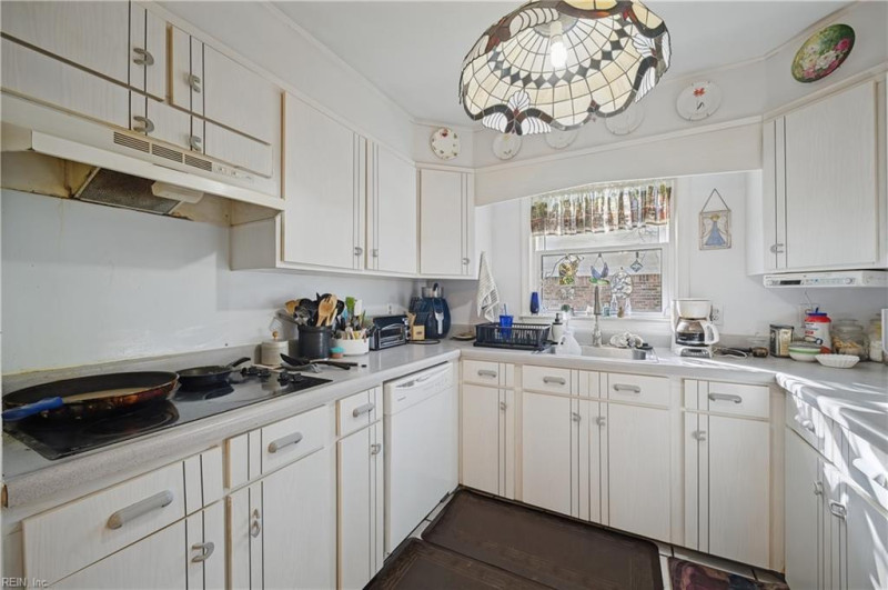 Photo 17 of 43 residential for sale in Virginia Beach virginia