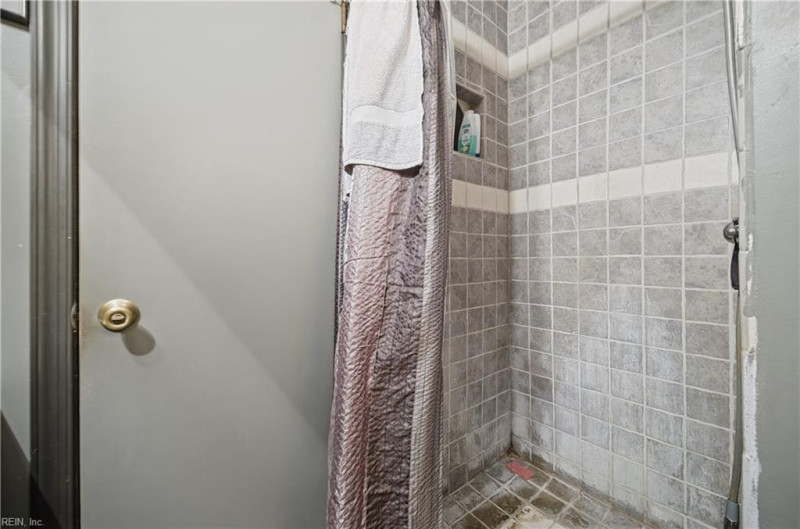 Photo 35 of 43 residential for sale in Virginia Beach virginia