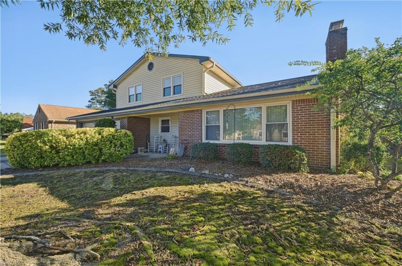Photo 4 of 43 residential for sale in Virginia Beach virginia
