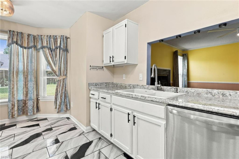 Photo 10 of 42 residential for sale in Virginia Beach virginia