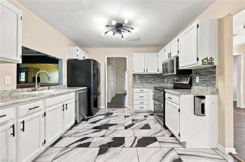Photo 8 of 42 residential for sale in Virginia Beach virginia