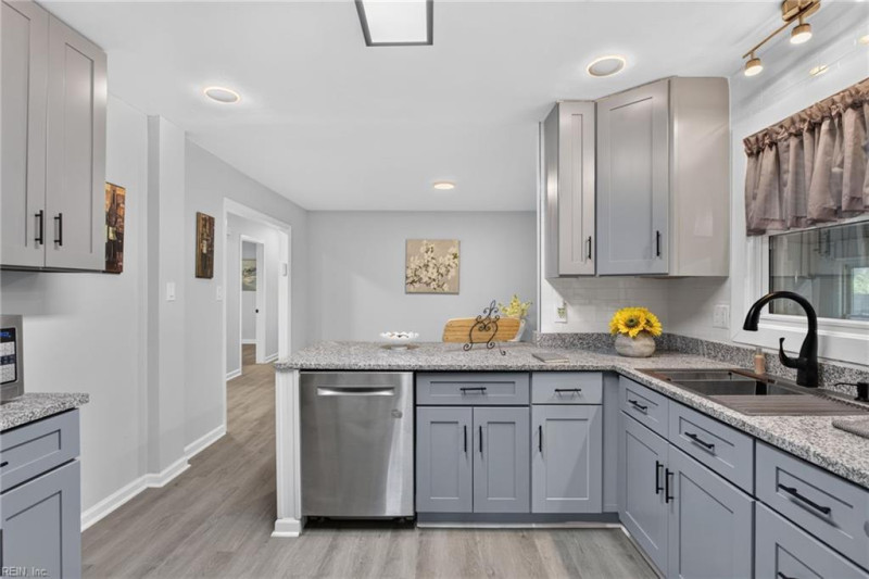 Photo 11 of 31 residential for sale in Newport News virginia