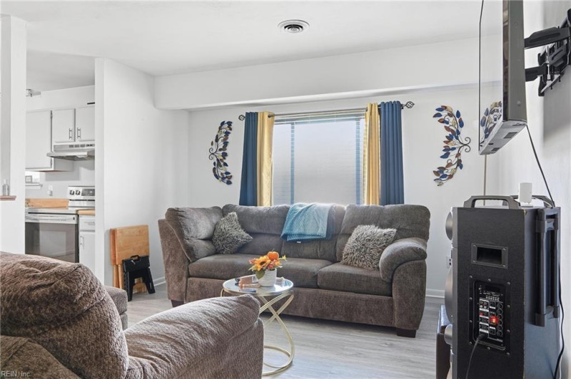 Photo 6 of 16 residential for sale in Newport News virginia