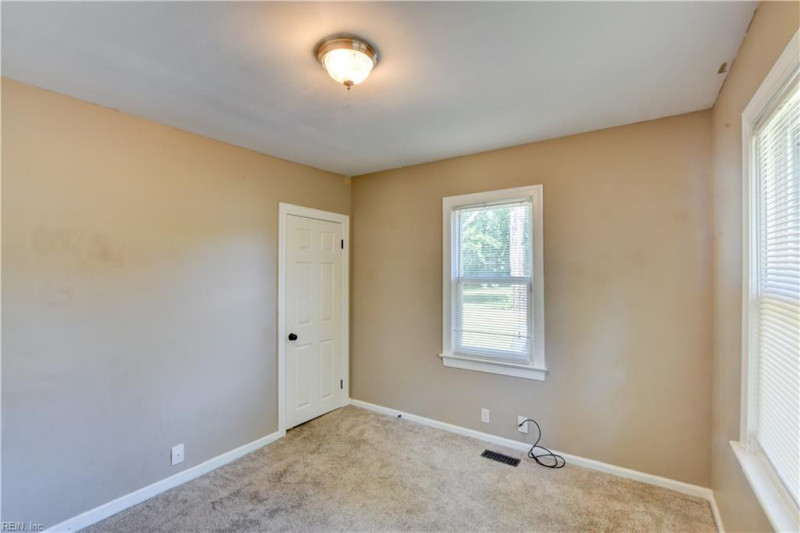 Photo 18 of 41 residential for sale in Chesapeake virginia Photo 18 of 41 residential for sale in Chesapeake virginia