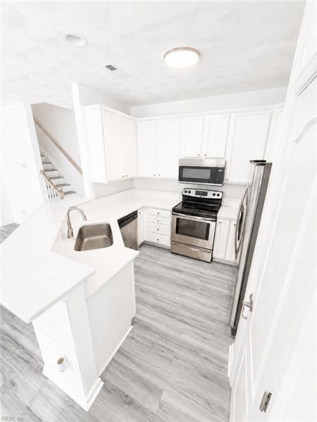 Photo 10 of 36 residential for sale in Hampton virginia
