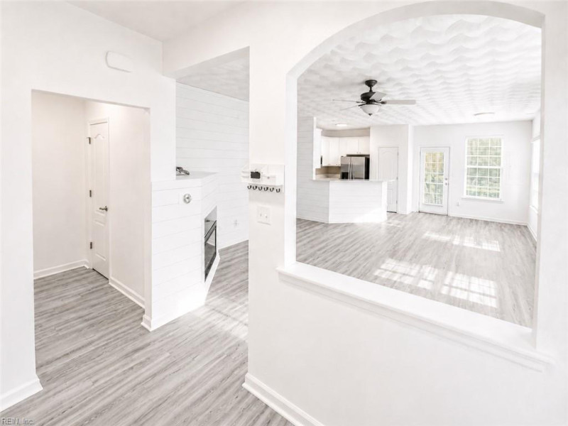 Photo 4 of 36 residential for sale in Hampton virginia