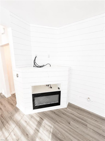 Photo 7 of 36 residential for sale in Hampton virginia