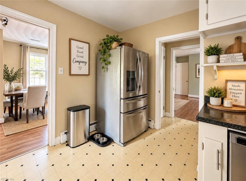 Photo 11 of 32 residential for sale in Chesapeake virginia