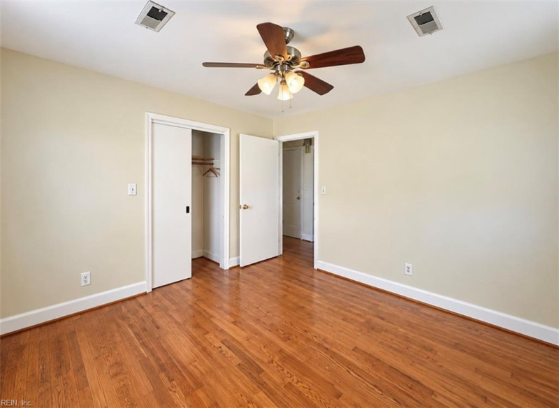 Photo 13 of 32 residential for sale in Chesapeake virginia
