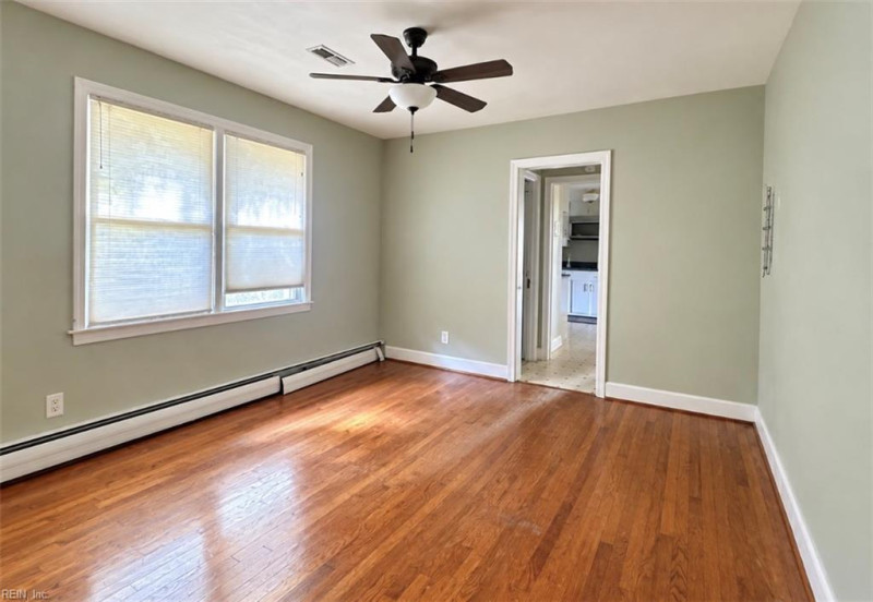 Photo 15 of 32 residential for sale in Chesapeake virginia