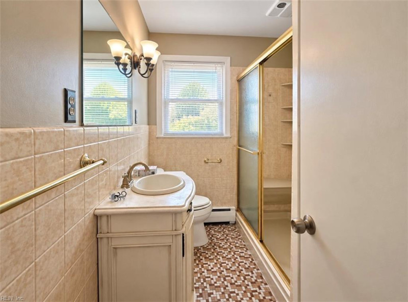 Photo 17 of 32 residential for sale in Chesapeake virginia