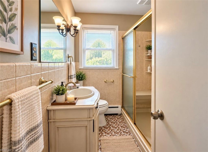 Photo 18 of 32 residential for sale in Chesapeake virginia