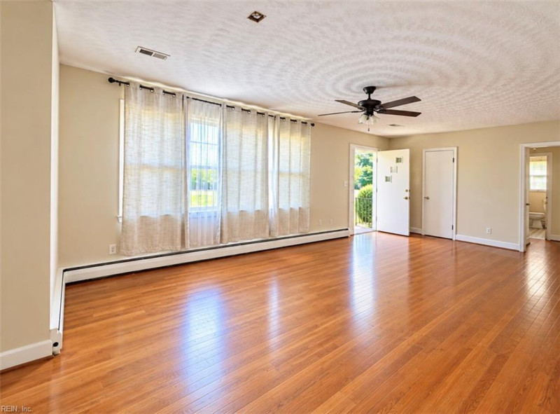 Photo 3 of 32 residential for sale in Chesapeake virginia