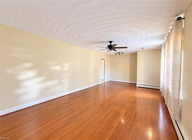 Photo 5 of 32 residential for sale in Chesapeake virginia