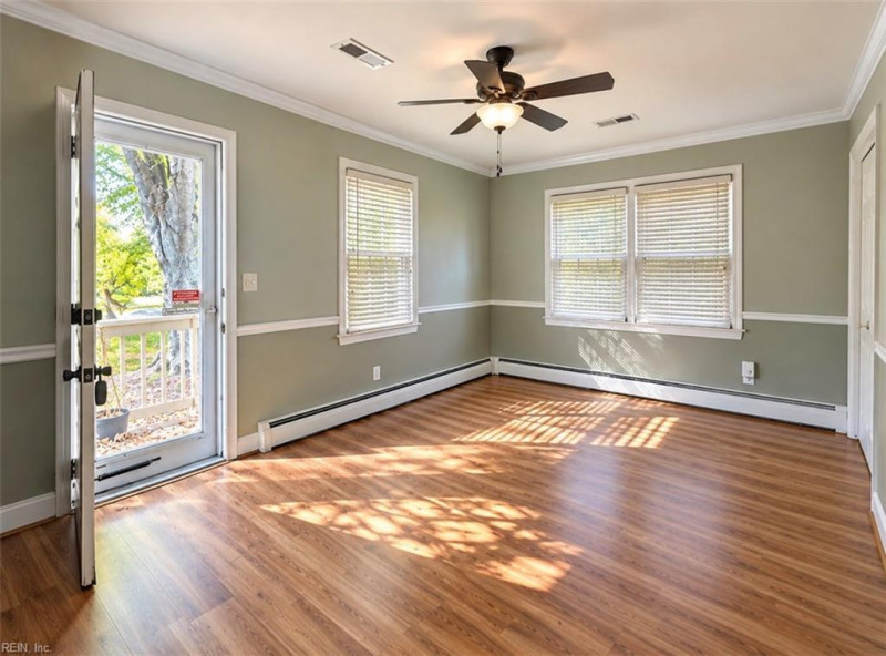 Photo 7 of 32 residential for sale in Chesapeake virginia