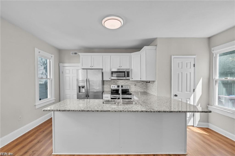 Photo 2 of 13 residential for sale in Chesapeake virginia