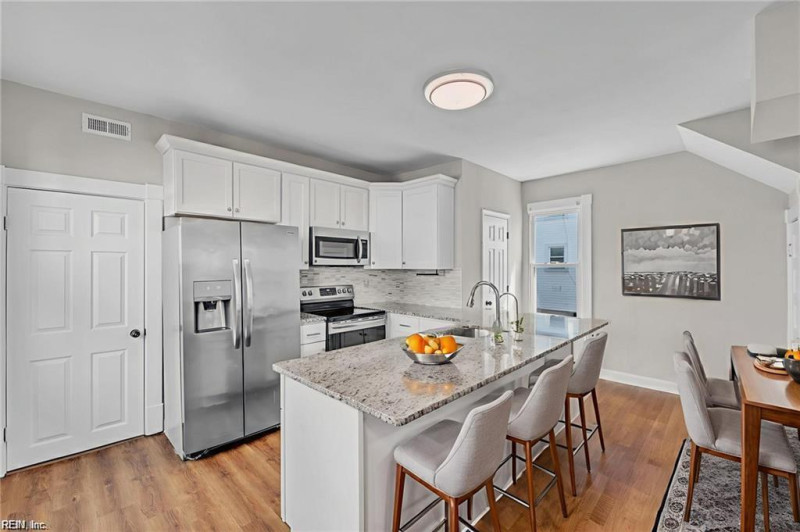 Photo 5 of 13 residential for sale in Chesapeake virginia