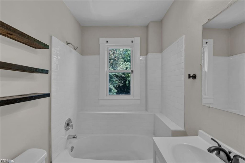 Photo 6 of 13 residential for sale in Chesapeake virginia