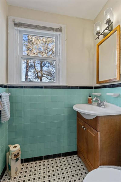 Photo 18 of 37 residential for sale in Franklin virginia